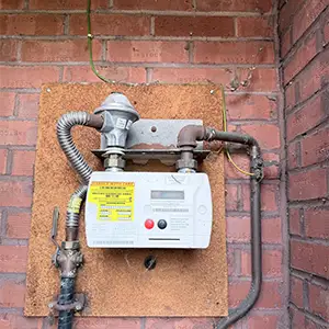 Main gas bonding connection inspected at the gas meter during an EICR.
